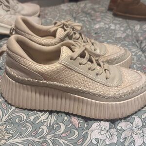 Women’s dolce vita fashion tennis shoes.